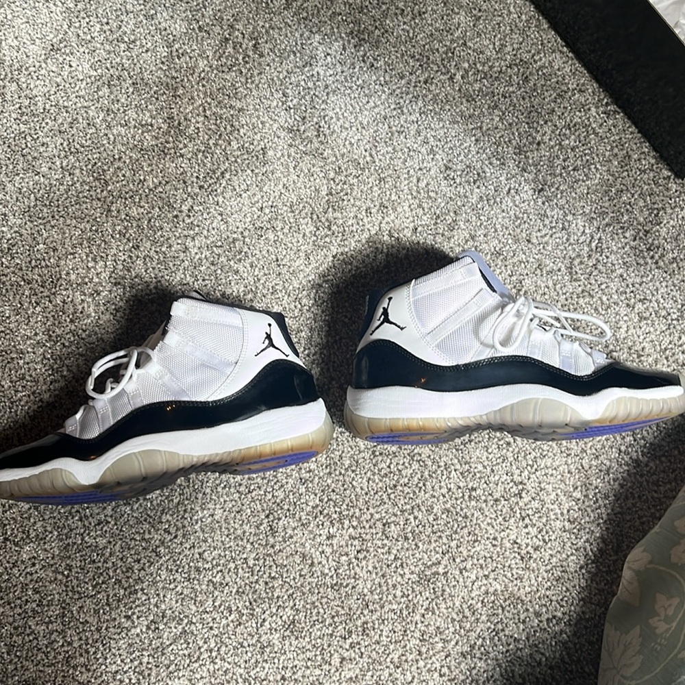 Air Jordan 11 Retro (GS) Concord - Picture 2 of 7